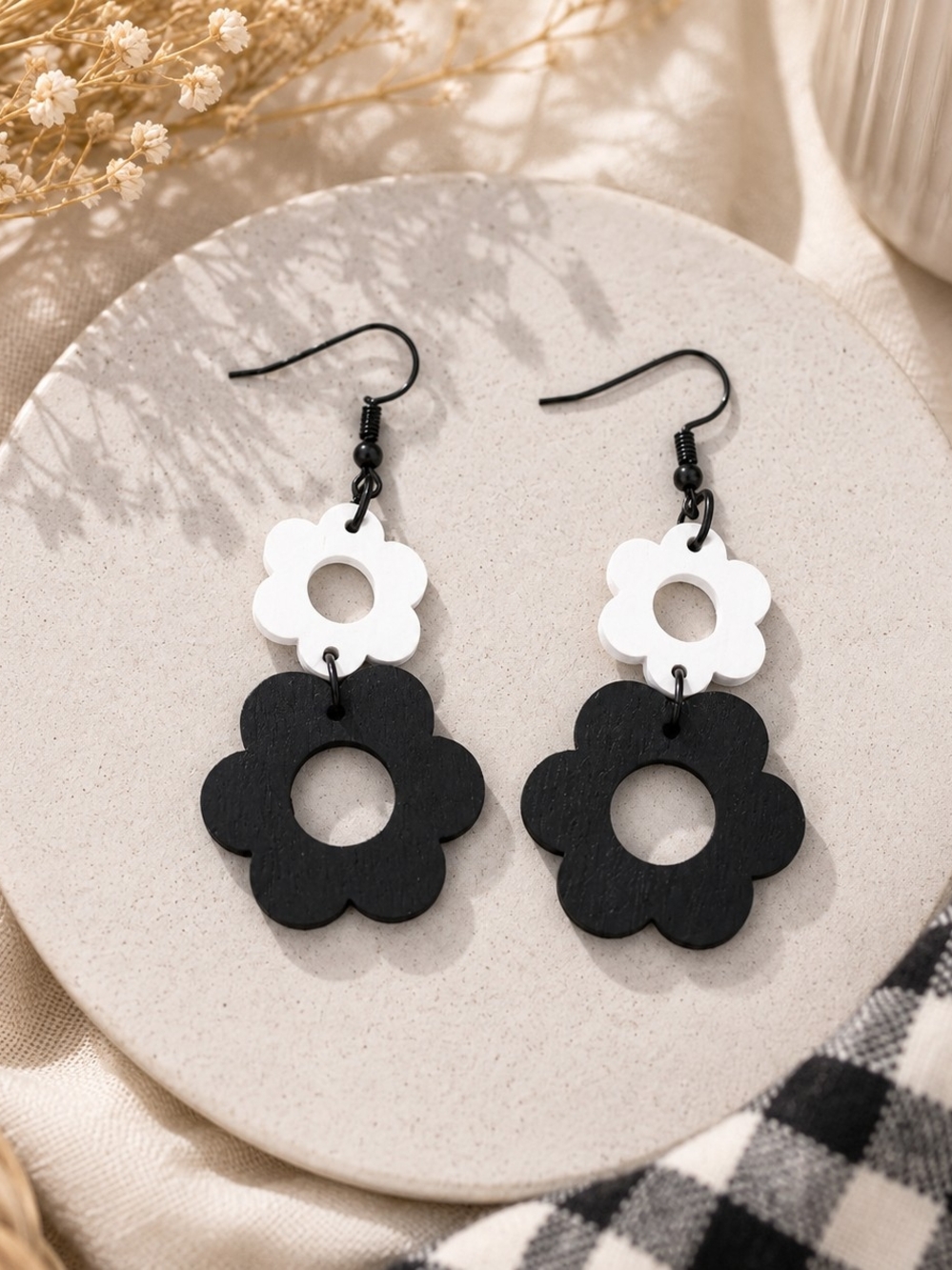 Black & White Floral Drop Daisy Earrings New